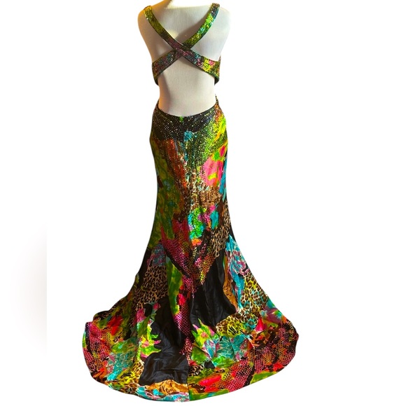 Hailey Logan by Adrianna Papell Satiny
Sequin and Beaded Party Dress Size 11/12 - Picture 8 of 10